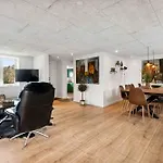 別荘 Modern House With Space For Relaxation Åkirkeby