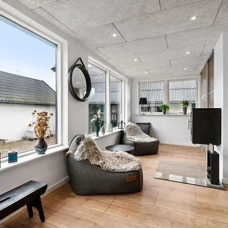別荘 Modern House With Space For Relaxation Åkirkeby