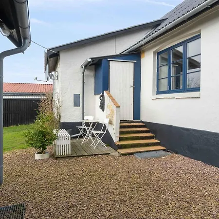 Modern House With Space For Relaxation 別荘 Åkirkeby