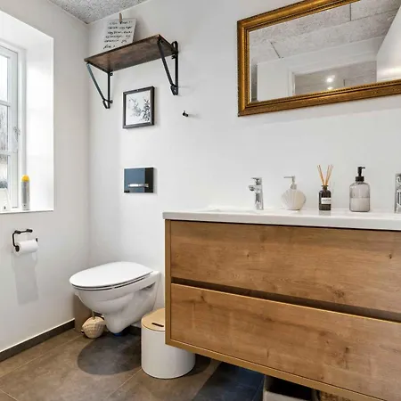別荘 Modern House With Space For Relaxation Åkirkeby