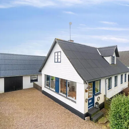 Modern House With Space For Relaxation * Åkirkeby
