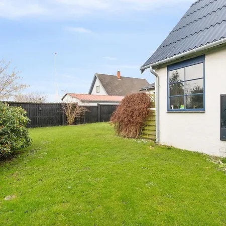 別荘 Modern House With Space For Relaxation Åkirkeby
