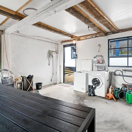 別荘 Modern House With Space For Relaxation Åkirkeby