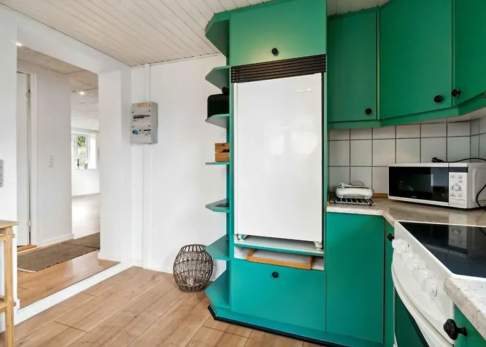Modern House With Space For Relaxation Hébergement de vacances Åkirkeby