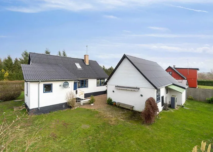 Modern House With Space For Relaxation Dom wakacyjny *